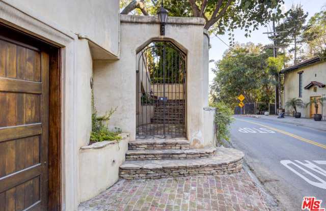 2880 NICHOLS CANYON Road Gallery 4