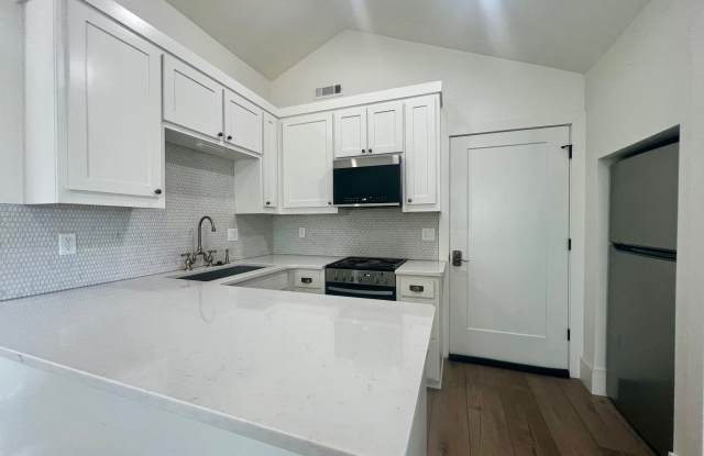 858 Northwest B Street - 1 photos photos