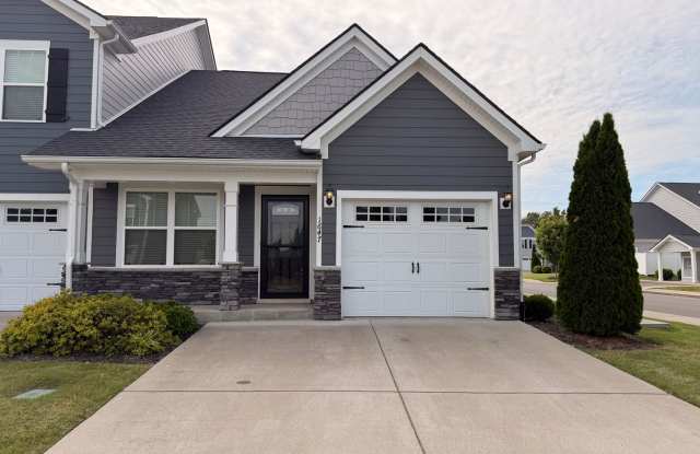 Gorgeous 2 BR 2.5 Bath End Unit Townhome - Available Now in Murfreesboro! photos photos