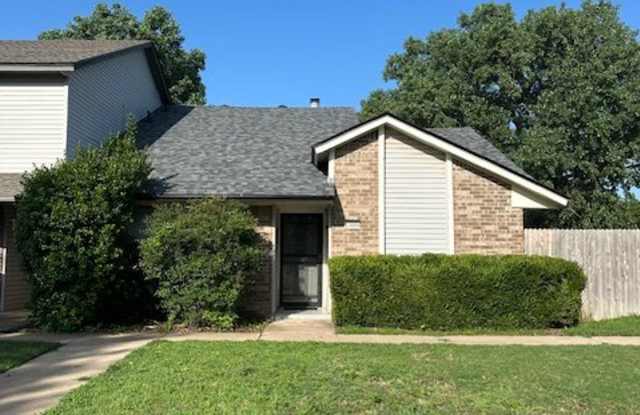 13909 Fairhill Ave photos photos
