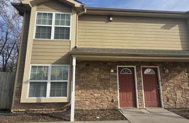 936 w 8th St photos photos