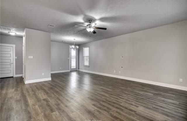 3900 Yukon Lane Gallery 3