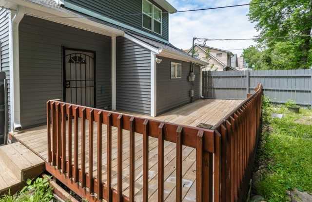 3921 Boulevard Place Gallery 3