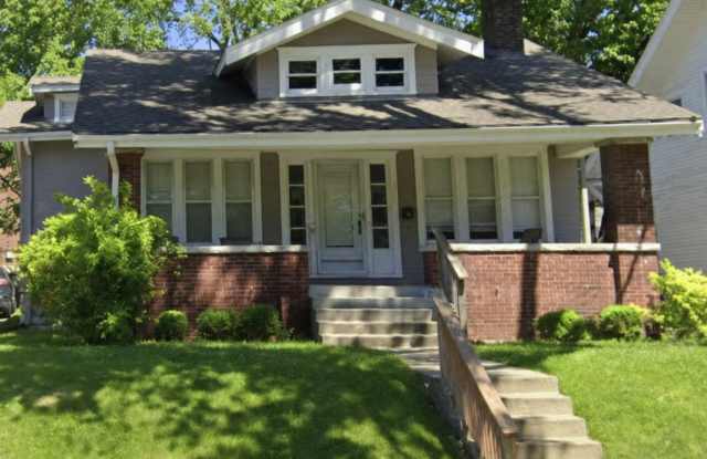 2 Bed, 1 Bath Home in Prime Kansas City Location Near Plaza & Brookside photos photos