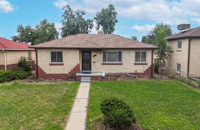 Spacious centrally located 4 bed/2 bath home w/2 car detached garage photos photos