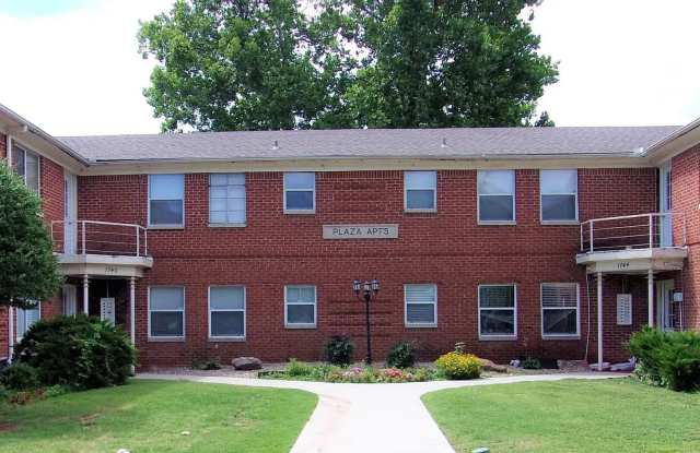 Charming 1-Bed in the Plaza District – Hardwood Floors + FREE Laundry! Gallery 1