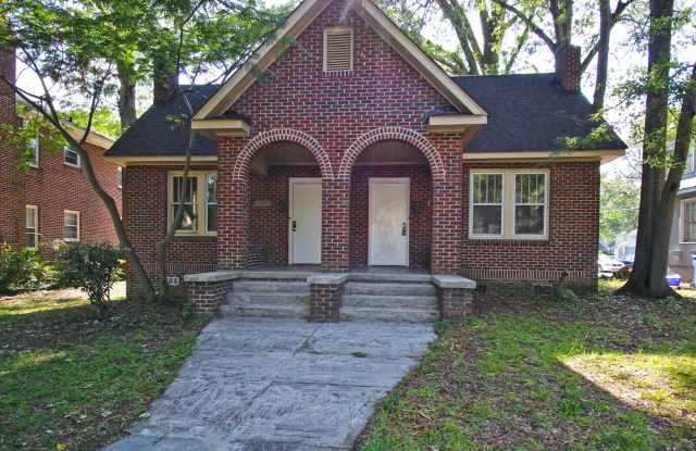 RENOVATED ONE BEDROOM, ONE BATH DUPLEX APARTMENT – AVAILABLE JULY 14TH! photos photos
