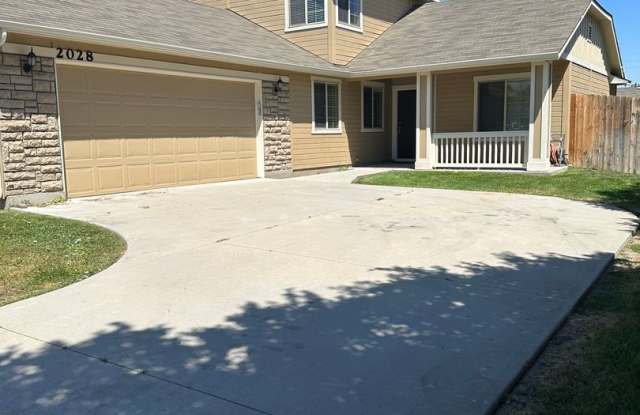 $1,995.00 / Ready Now this 4 bedroom home is a priced to rent photos photos