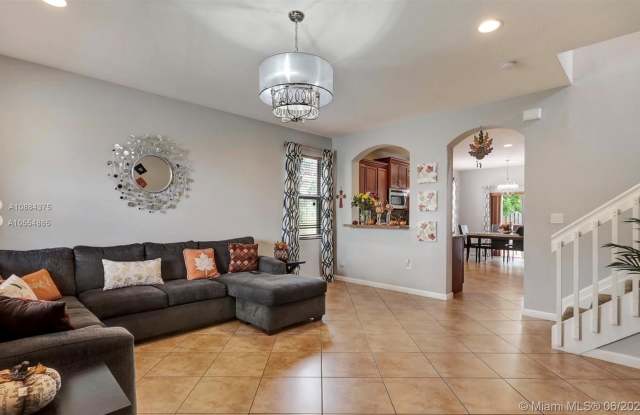 8938 SW 215th Ter Gallery 3