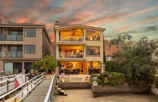 900 East Balboa Boulevard photos photos