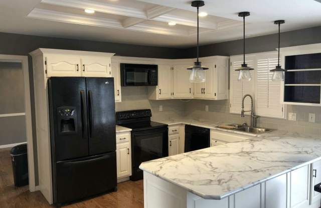 2206 Greenbrier Dr Gallery 3
