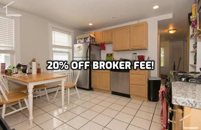 Massive unit in Oak Sq. w. 3.5 bathrooms  W/D in Unit! photos photos