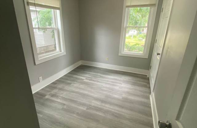 207 E Locust Street Gallery 2