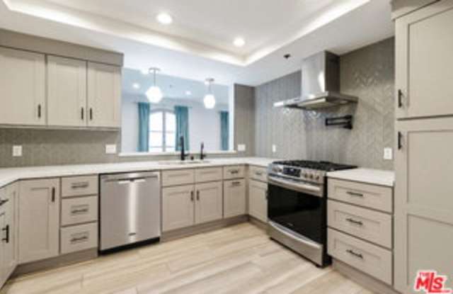 9249 Burton Way - 9249 Burton Way, Beverly Hills, CA 90213