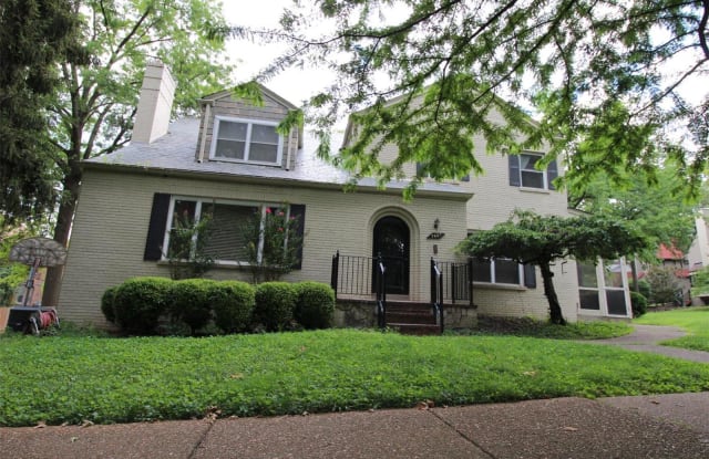 7687 Shirley - 7687 Shirley Drive, Clayton, MO 63105