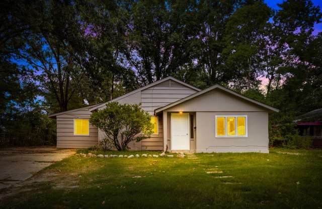Charming 4 Bedroom, 2 Bathroom house photos photos