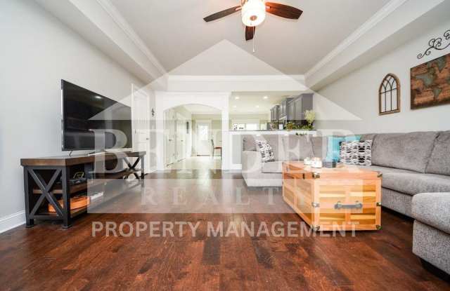 PRICE REDUCED   BEAUTIFUL TOWNHOME- SHOWINGS BY APPOINTMENT ONLY Gallery 3