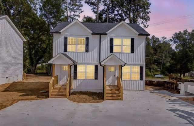 1300 Riverbend Road Gallery 1