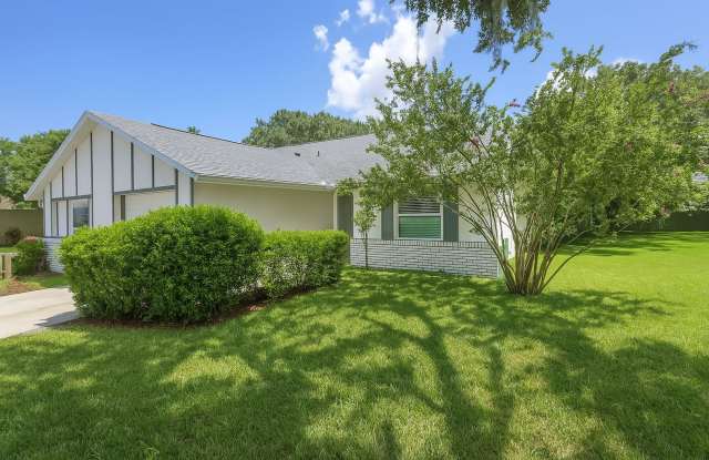 Charming 2-Bedroom Townhome with Bonus Room in a Quiet Neighborhood photos photos