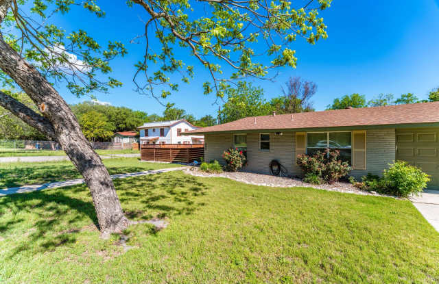 RENOVATED 2-BEDROOM TERRELL HEIGHTS DUPLEX photos photos