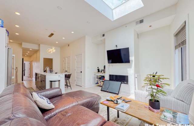 231 Maverick St. photos photos