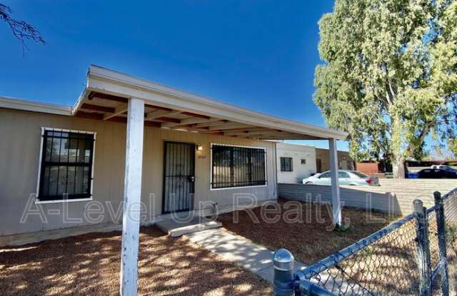 2327 Parkside Drive Gallery 1