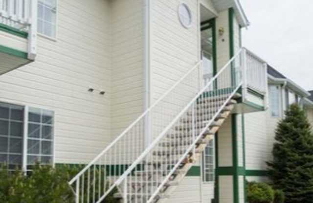 Townhouse conveniently located to MSU & downtown Gallery 1