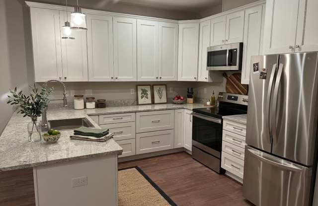 Coming Soon | Three bedroom townhouse in Central Talent location! Gallery 4