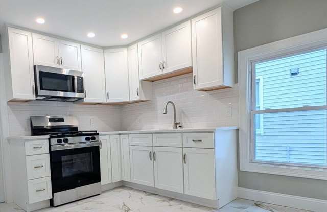 121 Whitman St unit: 2 photos photos