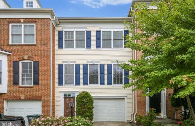 2518 TERRA COTTA CIRCLE - 2518 Terra Cotta Circle, McNair, VA 20171