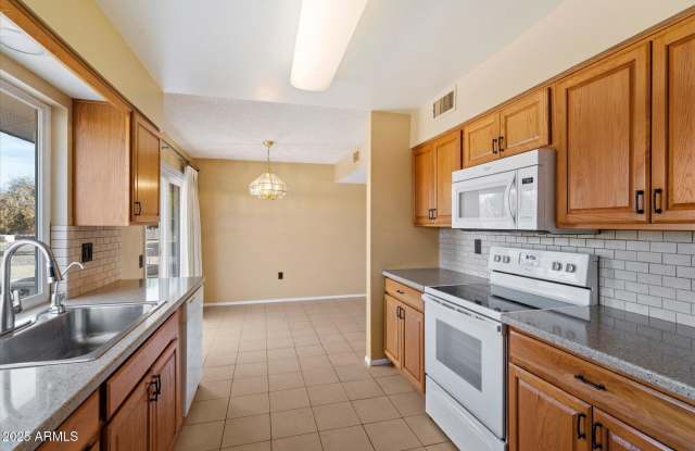 10528 W TUMBLEWOOD Drive Gallery 1