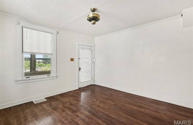 2038 McLaran Avenue Gallery 4