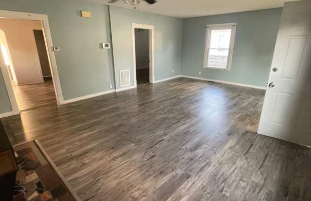 Charming Bungalow for Rent in Webb City, MO! Gallery 4