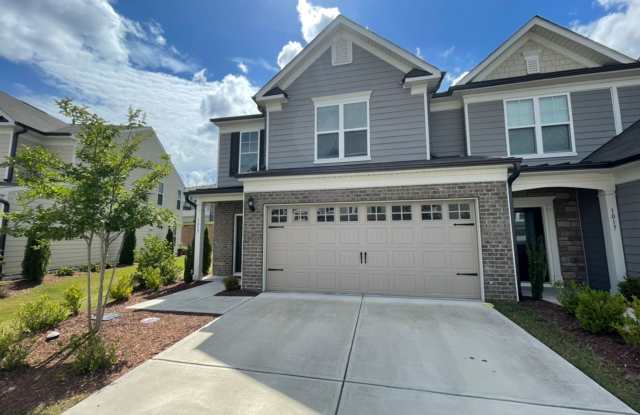 Like new 3 Bedroom townhouse with 2 car garage photos photos