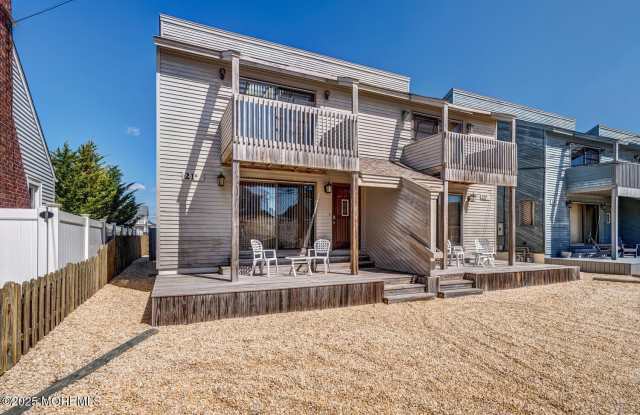 21 Brown Avenue unit: 1 photos photos