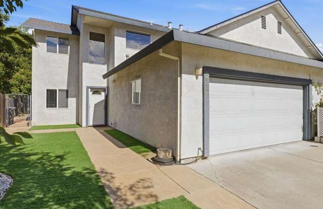 3 Bed 2.5 Bath 2 Car Garage! Gallery 1