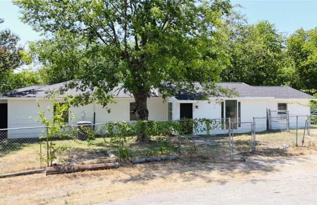 108 E Kirby Avenue Gallery 2