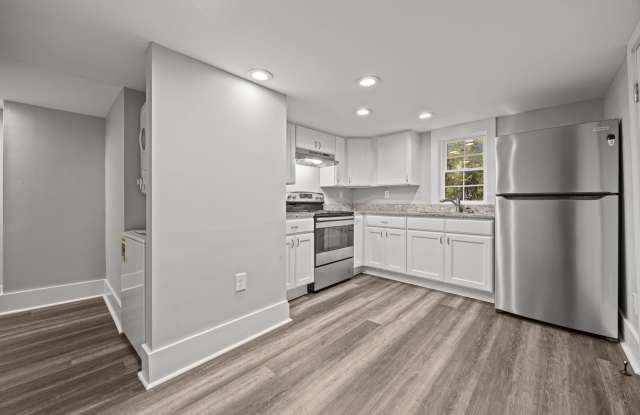 Newly Renovated 2 bed 1 bath! - 210 South Elm Avenue, Dunn, NC 28334