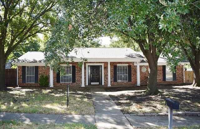 1920 Lincolnshire Drive - 1920 Lincolnshire Drive, Bedford, TX 76021