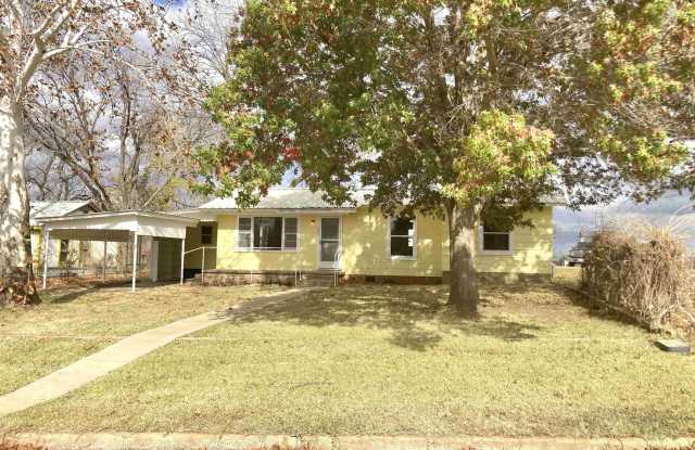 703 W OLLIE Street photos photos