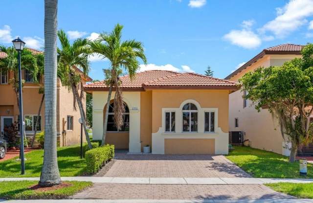 2552 NE 41st Avenue photos photos