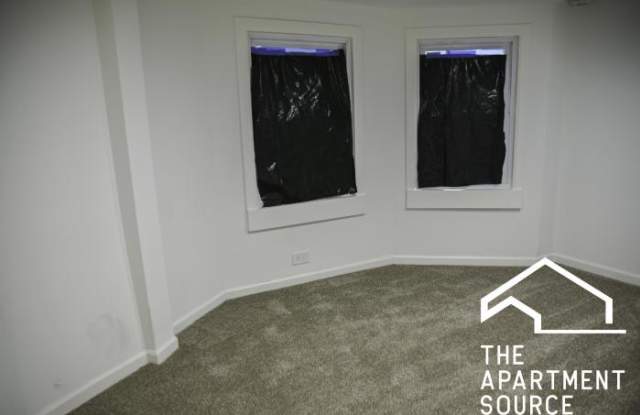 4538 Drake Gallery 3