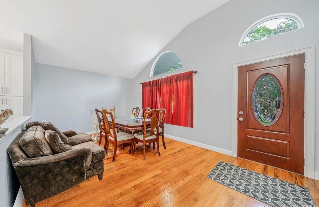 413 Glen Drive Gallery 2