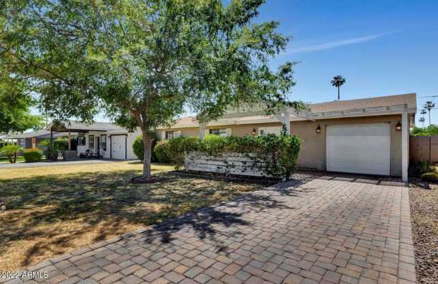 3 Bedroom 2 Bathroom Palms Parkway HOA Gallery 3