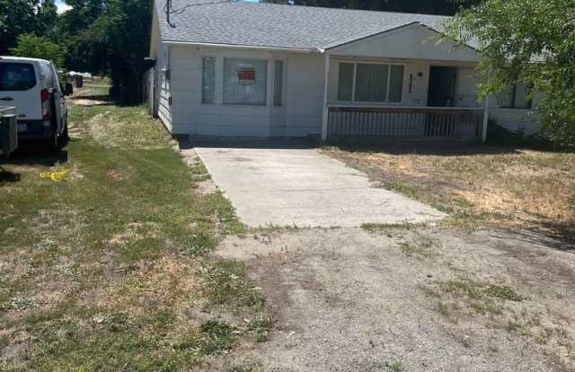 3 bedroom house in Oroville $1,200/month photos photos
