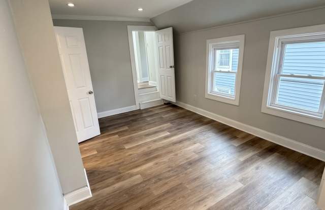 2114 Niagara StreetUnit 2 (Upper Back) Gallery 2