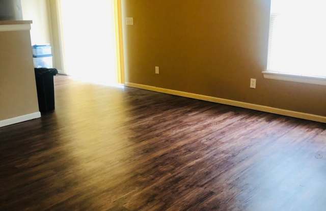 Spacious & Nice Location Gallery 4