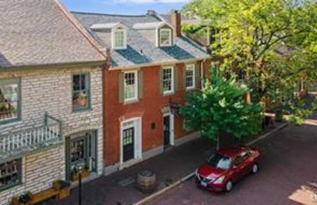 Beautiful 2 bedroom/ 2 bathroom apartment located right on Historic Main Street in St. Charles. photos photos