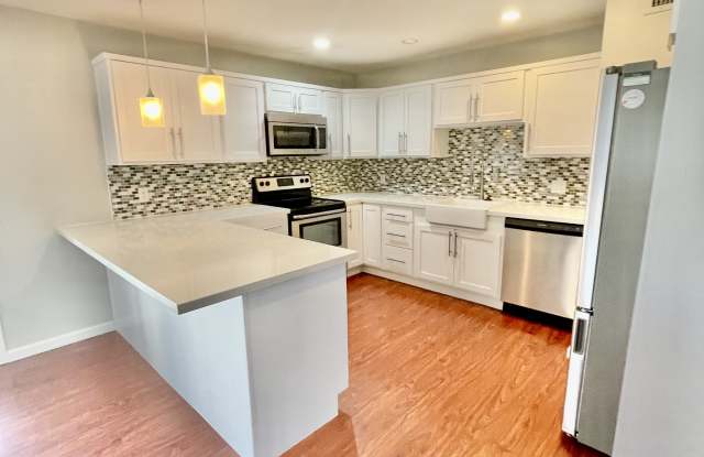 6820 E Moreland St photos photos