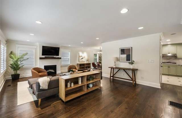 2251 Fairhaven Circle NE Gallery 3